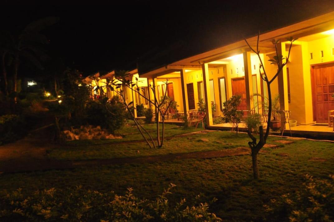 Pondok Guru Bakti Cottage Сенару Екстериор снимка