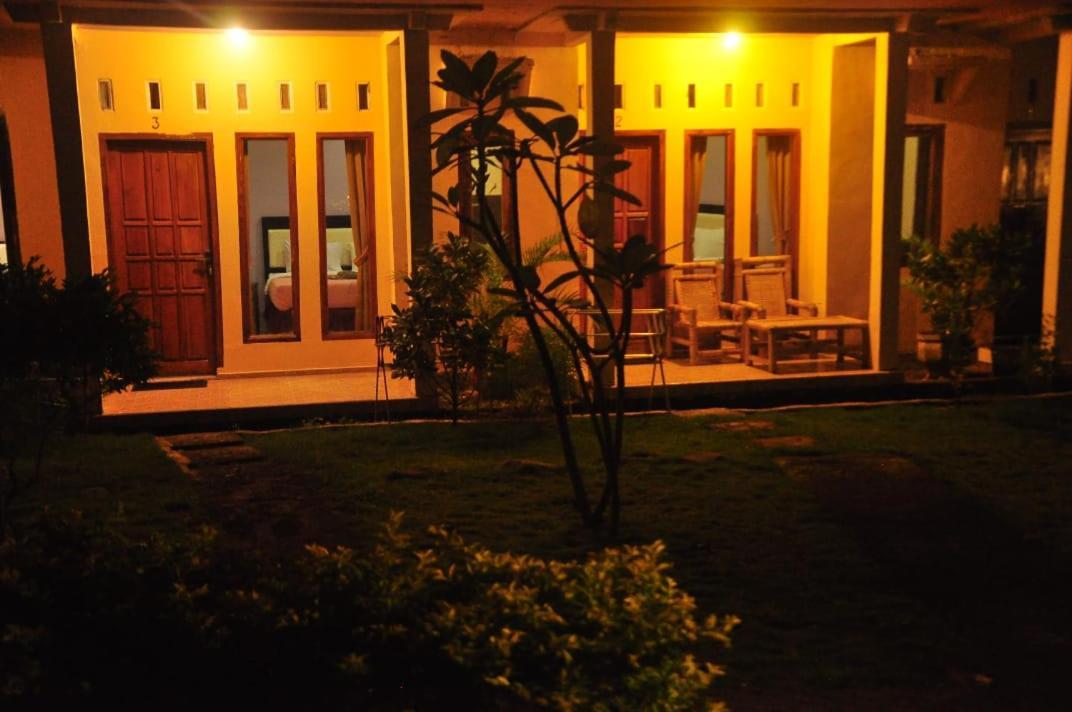 Pondok Guru Bakti Cottage Сенару Екстериор снимка
